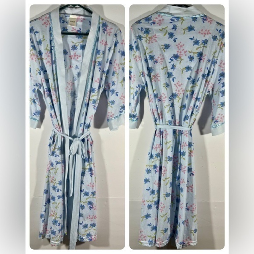 BLAIR WHITE WITH BLUE AND GREEN FLOWERS SIZE MEDIUM